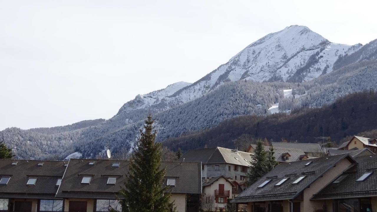 Appartement Offrant Une Magnifique Vue Des Montagnes Saint-Leger-les-Melezes Eksteriør billede